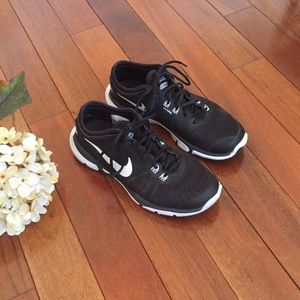 nike flywire flex supreme tr4